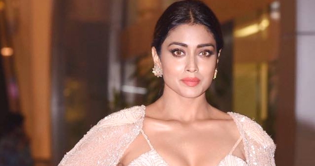 Shriya turns the heat at SIIMA