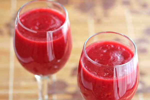Beetroot Carrot and Strawberry Smoothie